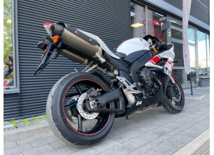 YAMAHA R1