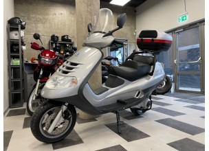 Piaggio Hexagon 125