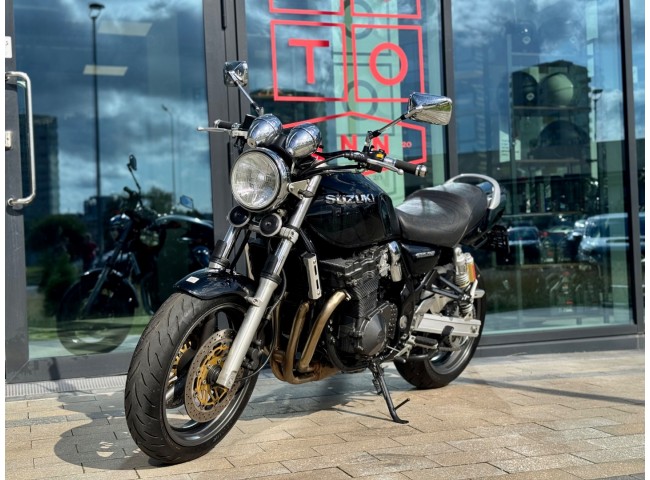 Suzuki GSX750 Inazuma