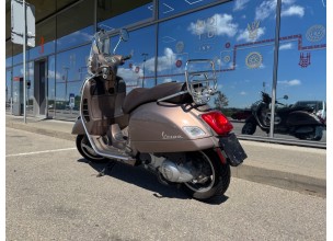 Piaggio Vespa 300 GTS