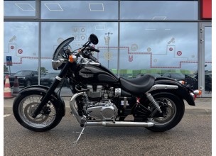 Triumph America 800