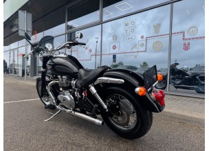 Triumph America 800