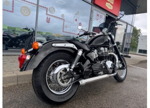 Triumph America 800