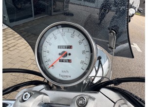 Triumph America 800