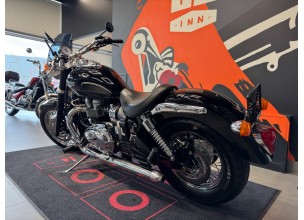 Triumph America 800