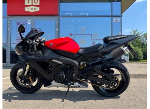Yamaha R1