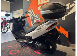﻿Suzuki Burgman 400 Abs