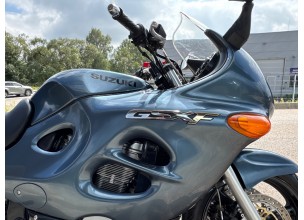 Suzuki GSX750F Katana