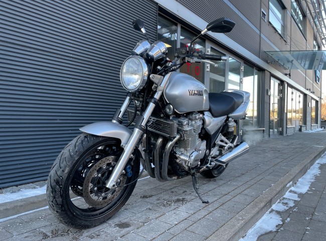 Yamaha XJR1300 