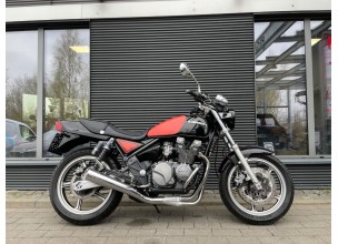 ﻿Kawasaki ZR550