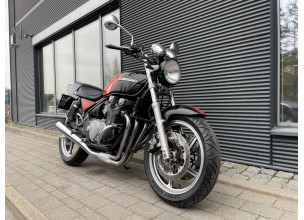 ﻿Kawasaki ZR550