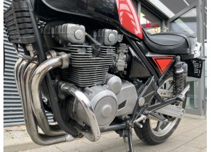 ﻿Kawasaki ZR550