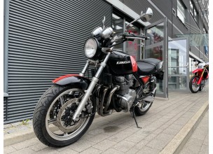 ﻿Kawasaki ZR550