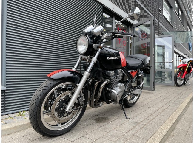 ﻿Kawasaki ZR550
